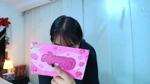 Snapshot of lina_bedoya chatting on 12.17.25 Lina Bedoya online show from 12.17.25