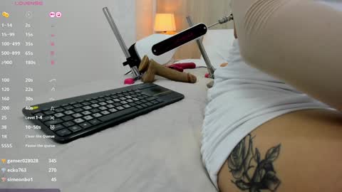 Snapshot of lina_garcia chatting on 12.27.24 online show from 12.27.24
