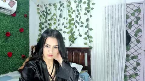 Snapshot of lina_paola chatting on 10.05.25 paola online show from 10.05.25