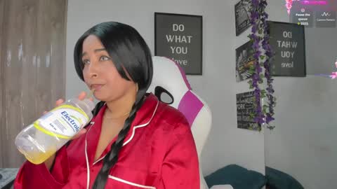 Snapshot of lina_sanchezih chatting on 12.16.24 LINA SANCHEZ online show from 12.16.24
