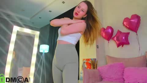 Snapshot of lina_smilee chatting on 05.24.26 Lina online show from 05.24.26