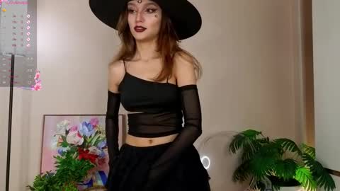 Lina online show from 10.31.25