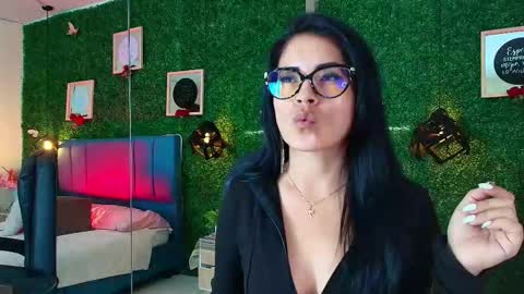 Lina  online show from 11.10.25