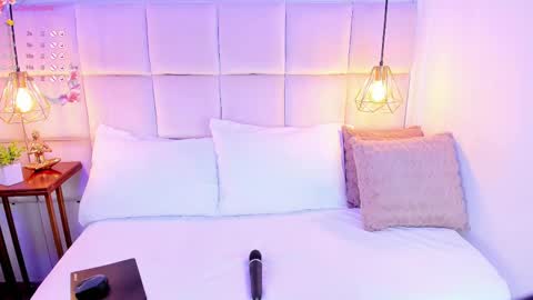 LinaGlam online show from 02.18.25