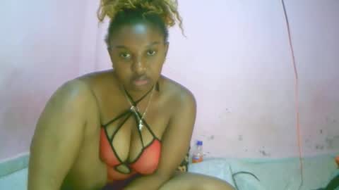 Snapshot of linah1123 chatting on 10.14.25 linah1123 online show from 10.14.25