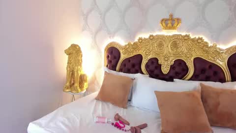 L I N A  online show from 09.28.25