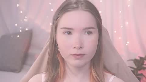 Snapshot of linalyy chatting on 10.29.25 Lina online show from 10.29.25