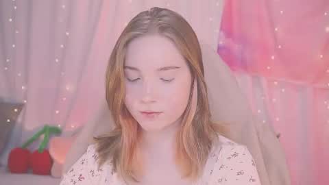 Snapshot of linalyy chatting on 12.14.25 Lina online show from 12.14.25