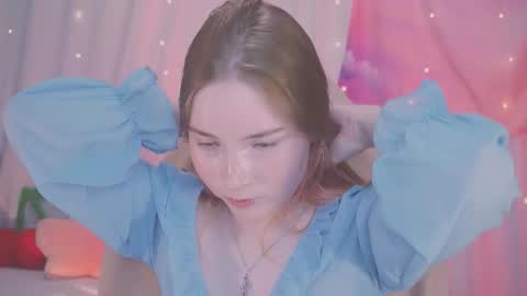 Snapshot of linalyy chatting on 12.18.25 Lina online show from 12.18.25