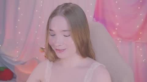 Snapshot of linalyy chatting on 12.19.25 Lina online show from 12.19.25