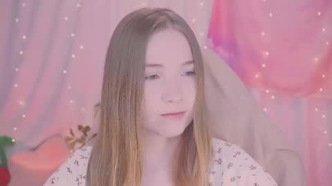 Snapshot of linalyy chatting on 12.21.25 Lina online show from 12.21.25