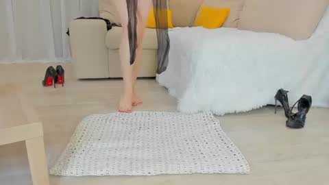 Snapshot of linapearl chatting on 06.19.26 Lina Fanslymysensualworld online show from 06.19.26