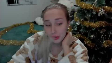 Lina online show from 12.25.24