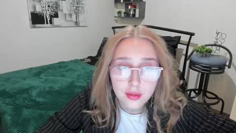 Lina online show from 01.24.25