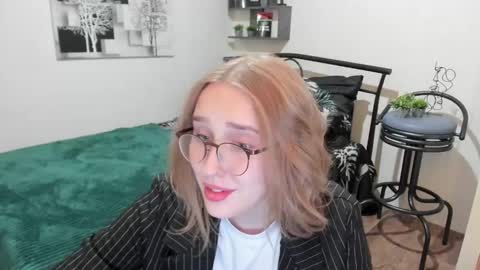 Lina online show from 01.25.25