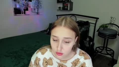 Lina online show from 02.28.25