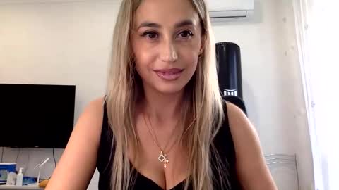 linavora online show from 11.18.25