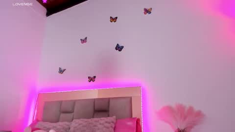 Lincy Rios  online show from 02.15.25