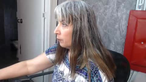 Snapshot of linda__mature chatting on 09.11.25 Linda online show from 09.11.25