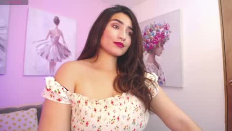 Maria Paula online show from 03.04.25