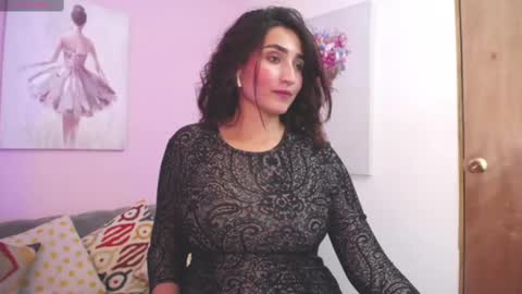 Maria Paula online show from 03.06.25