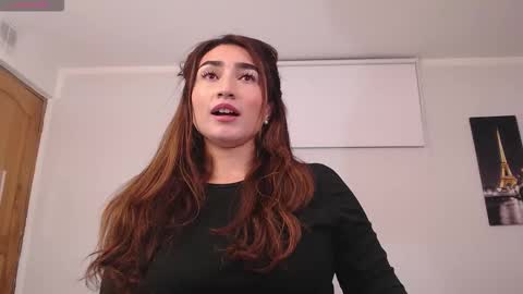 Maria Paula online show from 12.18.25