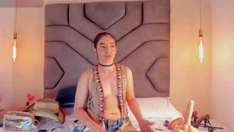 Snapshot of linda_saenz1 chatting on 02.21.25 Linda Saenz online show from 02.21.25