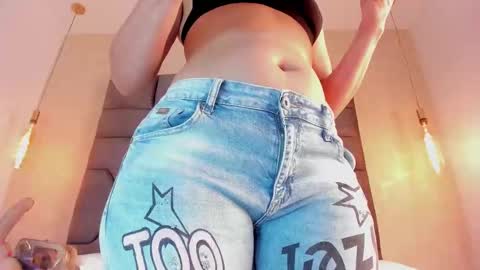 Snapshot of linda_saenz1 chatting on 03.11.25 Linda Saenz online show from 03.11.25