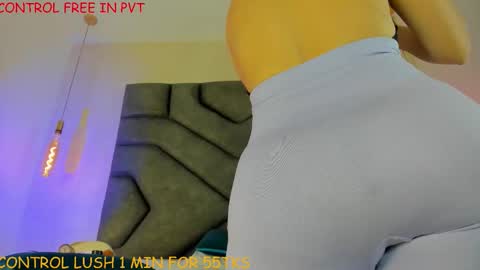 Snapshot of linda_saenz1 chatting on 11.19.25 Linda Saenz online show from 11.19.25