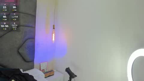 Snapshot of linda_saenz1 chatting on 11.26.25 Linda Saenz online show from 11.26.25