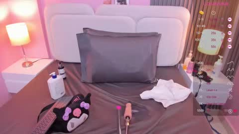 linda_sofi__ online show from 02.18.25