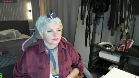 Snapshot of linda_zefir chatting on 04.18.26 Linda Zefir online show from 04.18.26