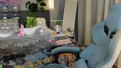 Snapshot of linda_zefir chatting on 05.15.26 Linda Zefir online show from 05.15.26