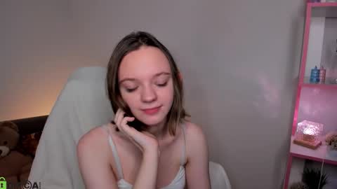 Snapshot of lindaa_bell chatting on 12.14.25 My real name is Olivia online show from 12.14.25