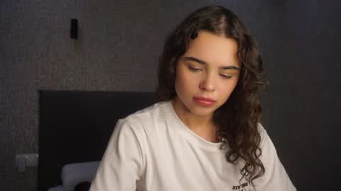 Snapshot of lindaaii chatting on 04.06.26 Linda online show from 04.06.26