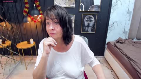 Snapshot of lindahottie chatting on 12.28.24 Linda online show from 12.28.24