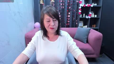 Snapshot of lindahottie chatting on 02.15.25 Linda online show from 02.15.25
