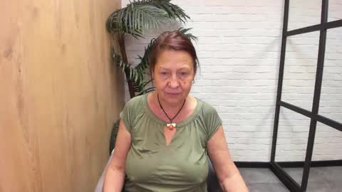 Snapshot of lindahottie chatting on 04.17.26 Linda online show from 04.17.26