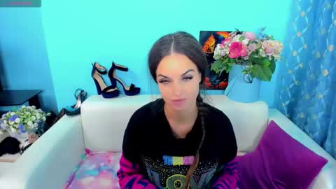 Snapshot of lindaliiii chatting on 10.06.25 Linda online show from 10.06.25