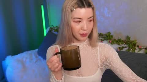 Snapshot of lindathackerr chatting on 05.18.26 Linda online show from 05.18.26