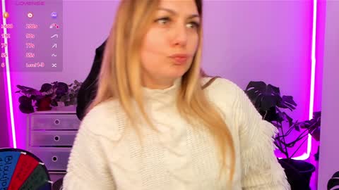 Snapshot of lindawhite_ chatting on 12.17.24 Linda -- online show from 12.17.24