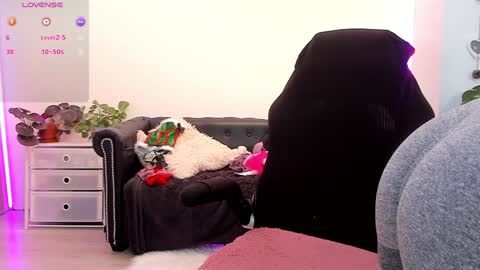 Snapshot of lindawhite_ chatting on 01.18.25 Linda -- online show from 01.18.25