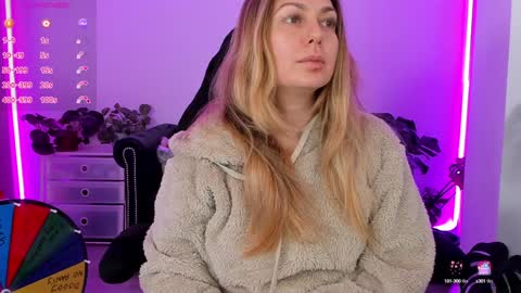 Snapshot of lindawhite_ chatting on 01.21.25 Linda -- online show from 01.21.25