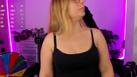 Snapshot of lindawhite_ chatting on 01.26.25 Linda -- online show from 01.26.25