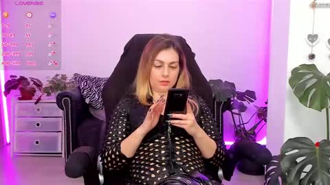 Snapshot of lindawhite_ chatting on 02.17.25 Linda -- online show from 02.17.25