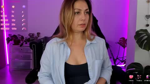 Snapshot of lindawhite_ chatting on 03.06.25 Linda -- online show from 03.06.25