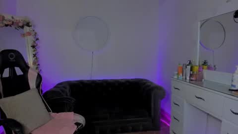 Lindsay    online show from 02.13.25