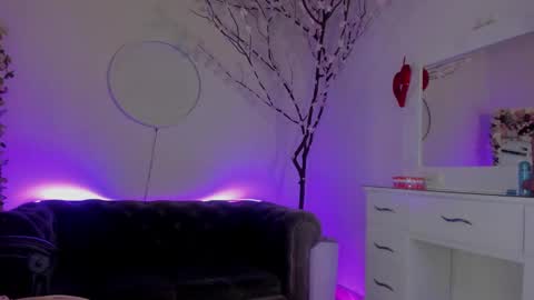 Lindsay    online show from 02.22.25