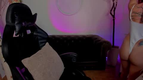 Lindsay    online show from 09.08.25