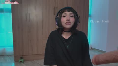 Snapshot of ling_meow chatting on 05.11.26 Ling online show from 05.11.26